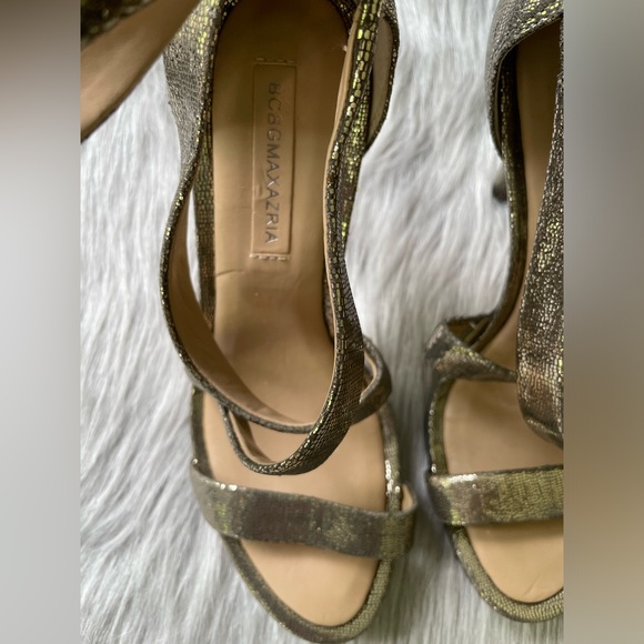 BCBGMAXAZRIA Leather, shiny heels. - Picture 2 of 8